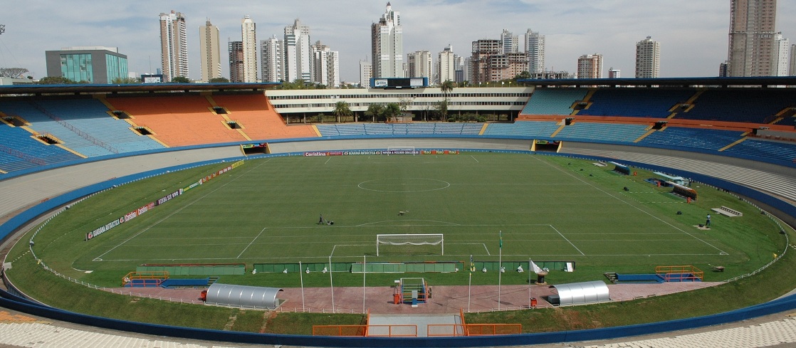 Panorâmica do campo de jogo do Serra Dourada