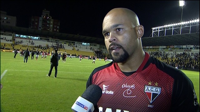 Goleiro Márcio, do Atlético, dá entrevista