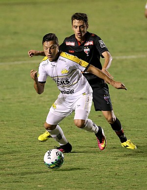 Atlético vence o Criciúma no Serra Dourada