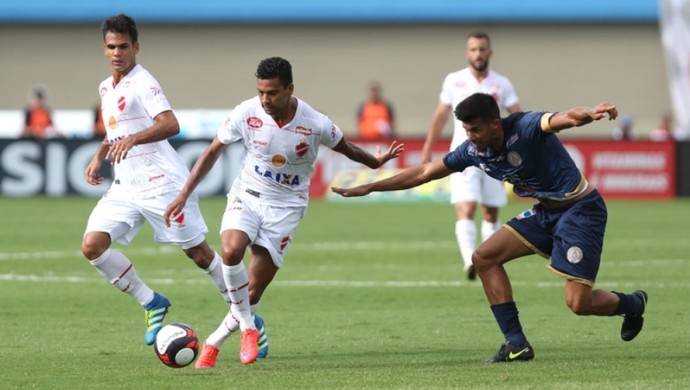 Lance da derrota do Vila para a Aparecidense por 1 a 0, no Serra Dourada - Goianão 2017 - segundo turno