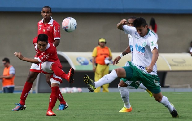 Imagem de arquivo de jogo entre Vila e Guarani (SP) no Serra Dourada