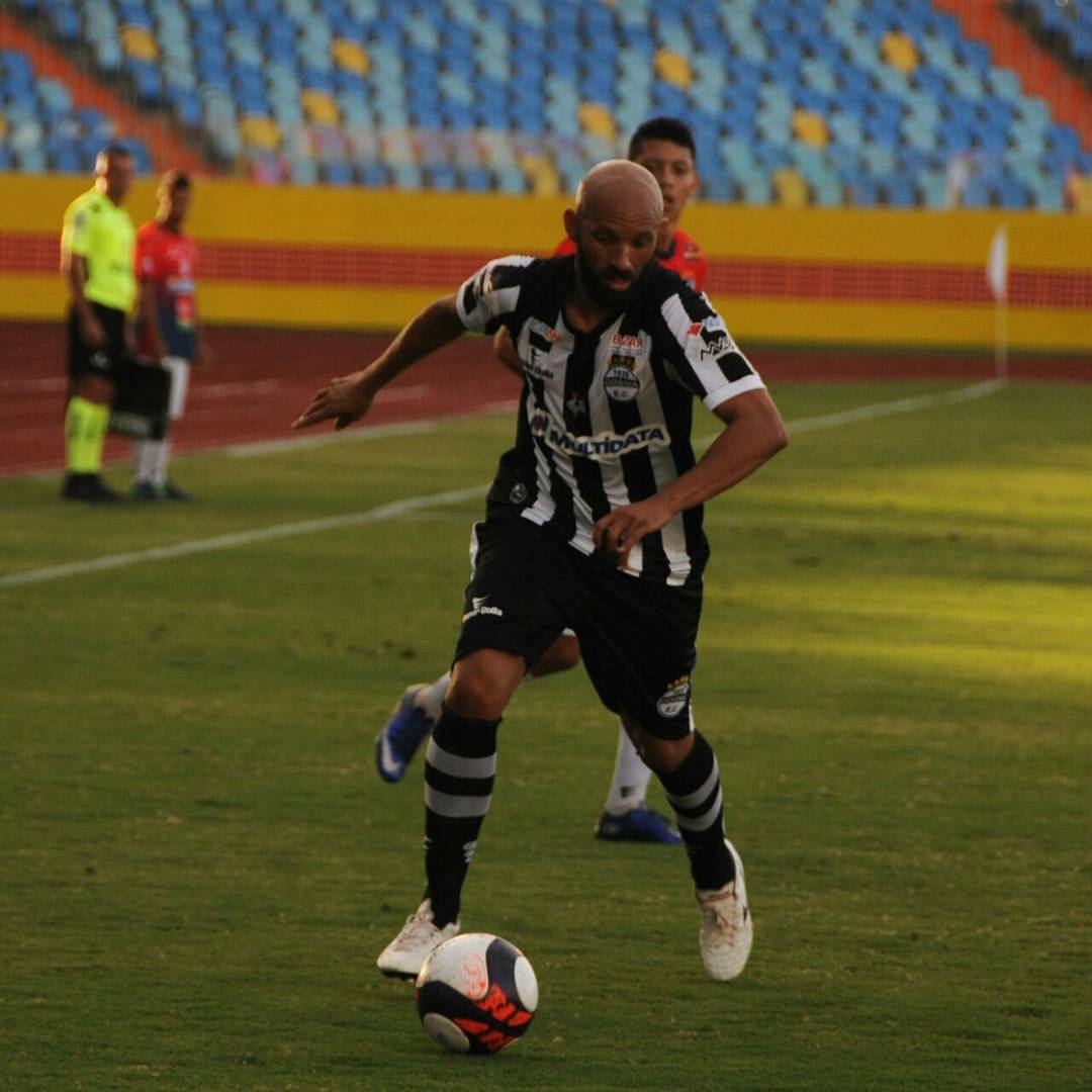 Centroavante Giba, autor do gol da vitória do Goiânia por 1 a 0 sobre o Trindade, no Olímpico, pela Divisão de Acesso 2017