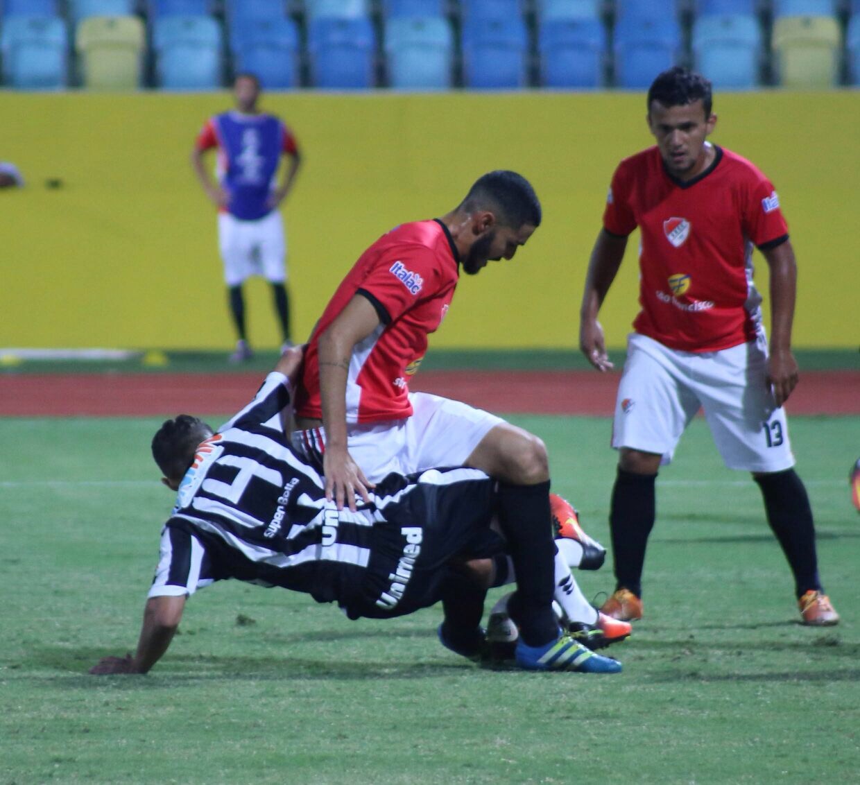 Lance de Goiânia e Santa Helena, no Estádio Olímpico, pela Divisão de Acesso