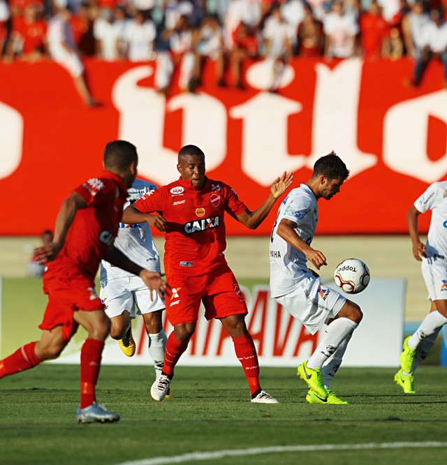 Lance da vitória do Vila sobre o ABC (RN) por 2 a 0, no Serra Dourada, pela Série B 2017