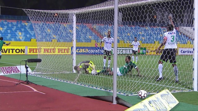 Lance do gol do Goiás no empate por 1 a 1 com o América Mineiro, no Olímpico, pela Série B 2017