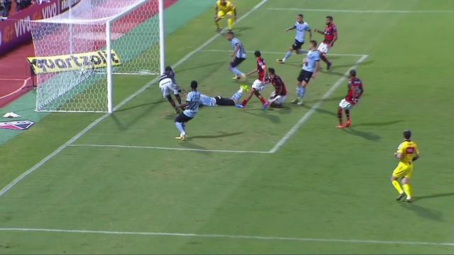 Lance do gol do Grêmio na vitória sobre o Atlético, por 1 a 0, no Olímpico, pela Série A 2017
