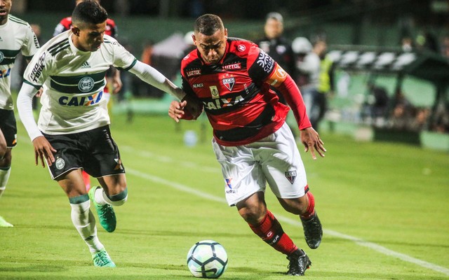 Lance do jogo do primeiro turno entre Atlético e Coritiba - Série A 2017