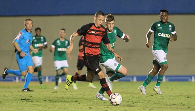 Lance da derrota do Goiás para o Oeste (SP) por 2 a 0, no Serra Dourada, pela Série B do Brasileiro 2017