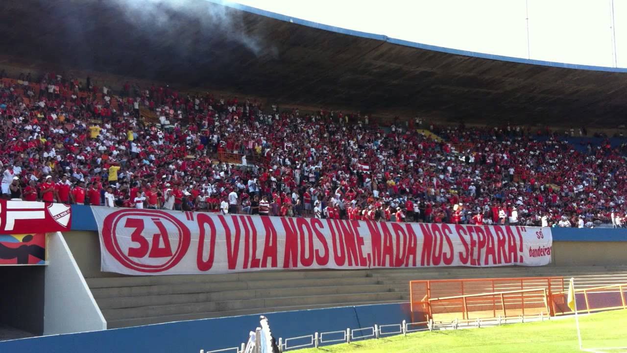 Torcida do Vila Nova no Serra Dourada