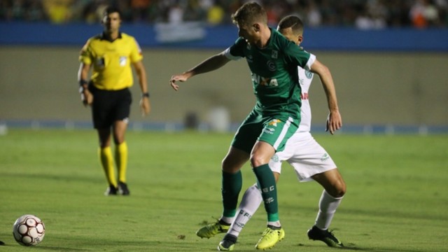 Atacante Aylon fez o gol do Goiás no empate por 1 a 1 com o Guarani (SP), no Serra Dourada, pela Série B 2017