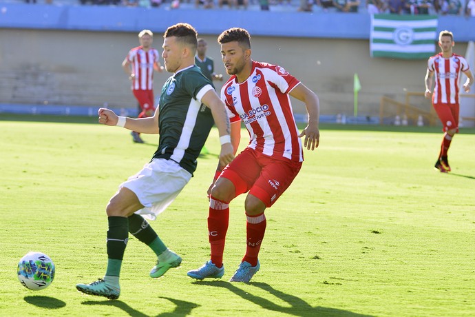 Lance do jogo entre Goiás e Náutico pela Série B 2016, no Serra Dourada