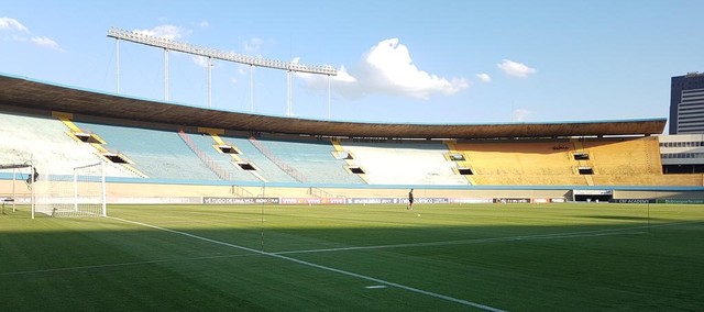 Panorâmica do Estádio Serra Dourada vazio