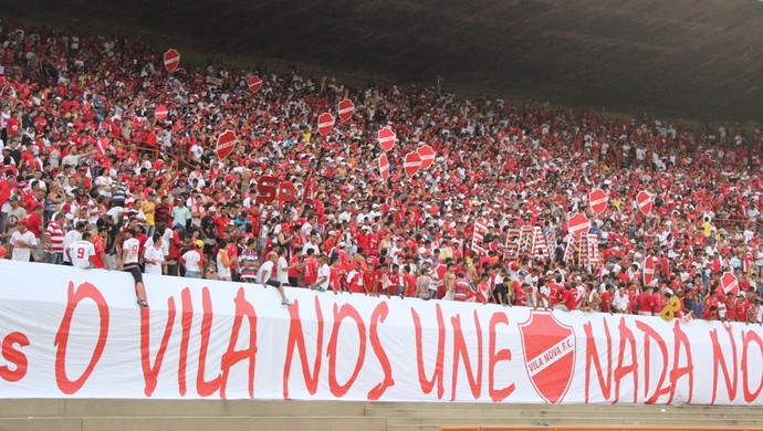 Torcida do Vila Nova no Serra Dourada