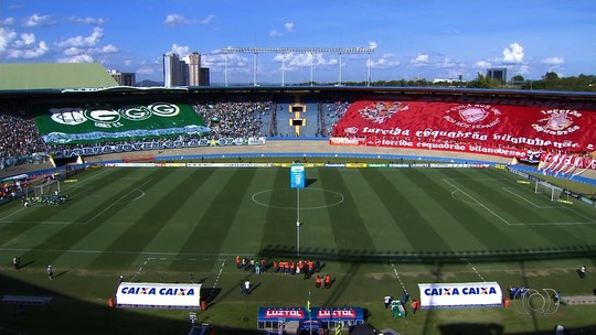 Torcidas de Goiás e Vila no Serra Dourada