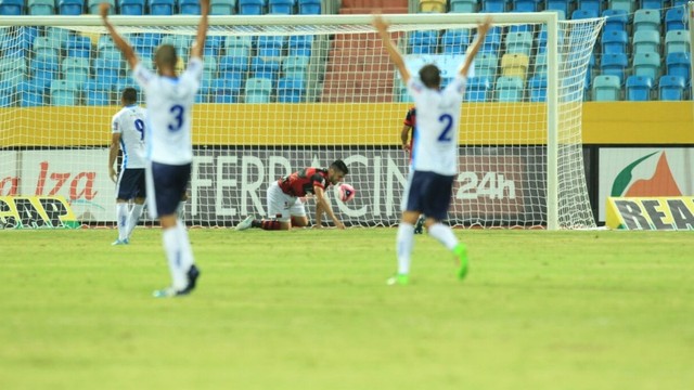 Lance de gol da Aparecidense na vitória sobre o Atlético por 2 a 1, no Estádio Olímpico, Goianâo 2018