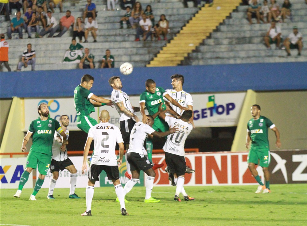 Lance do jogo entre Goiás e Figueirense pela Série B 2017 - Serra Dourada
