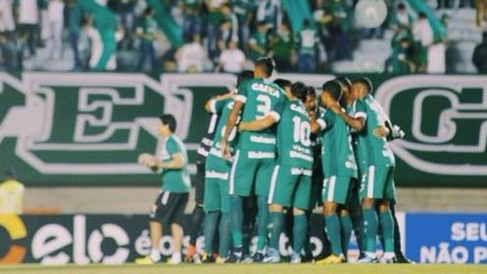 Jogadores do Goiás comemoram no Serra Dourada - 2018