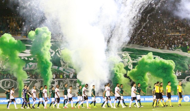 Time do Goiás entra em campo no Serra Dourada - 2019