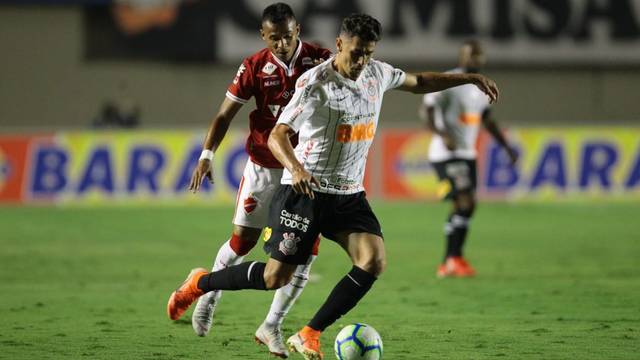 Lance do amistoso Vila Nova 1 x 2 Corinthians - no Serra Dourada - Julho, 2019