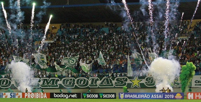 Torcida do Goiás no Serra Dourada - 2019